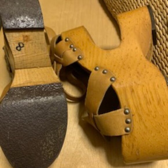 VINTAGE WOOD PLATFORM 70s STRAPPY SANDALS WITH sculptural cantilevered cutout - Picture 9 of 9